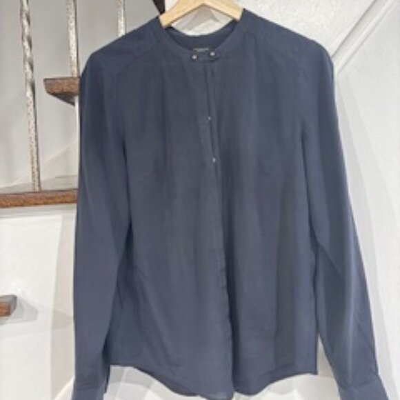Clearout- EUC Anne Taylor Navy silk  l/S blouse sz 8 - Picture 3 of 9